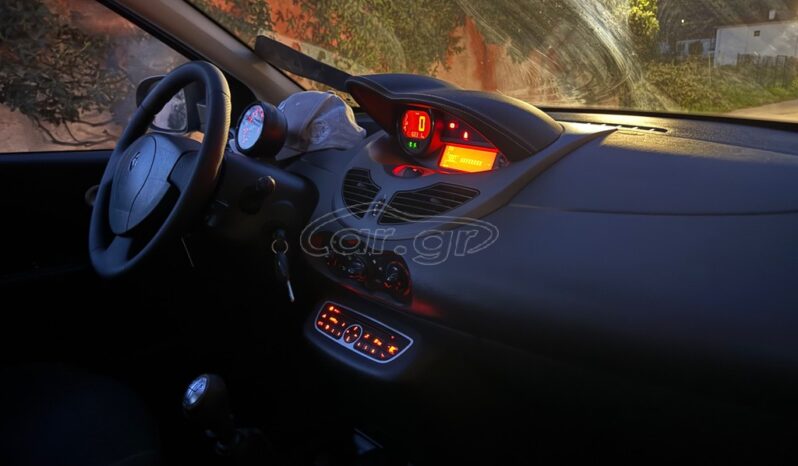 
								Renault Twingo full									