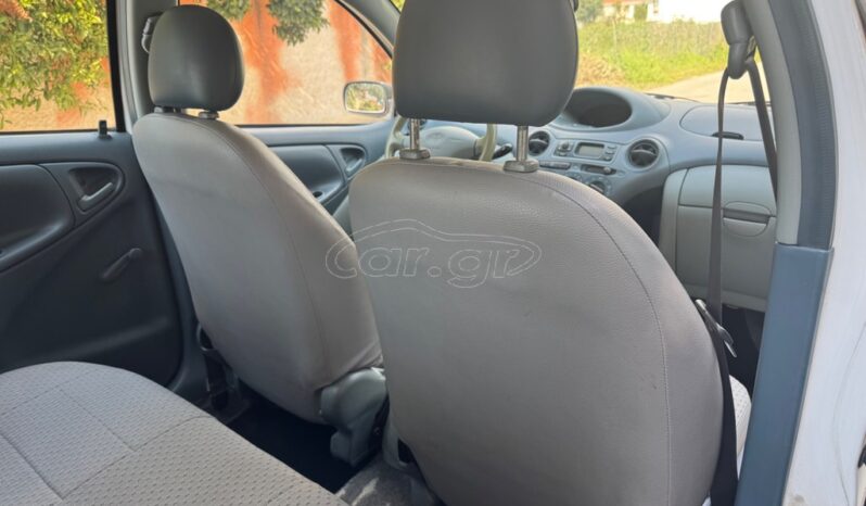 
								Toyota Yaris full									