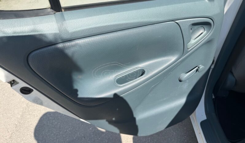 
								Toyota Yaris full									