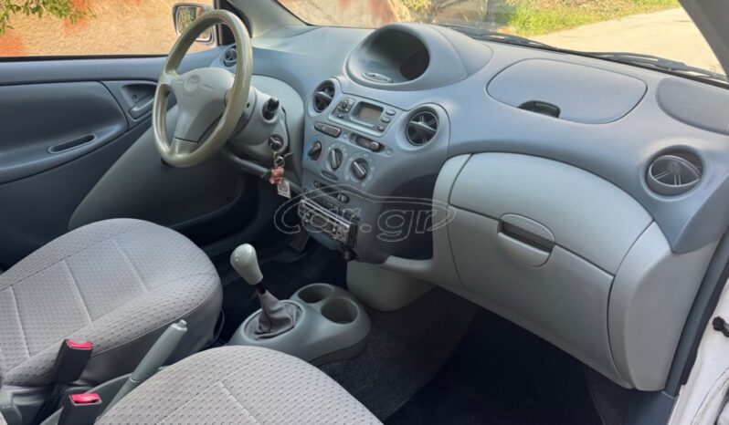 
								Toyota Yaris full									