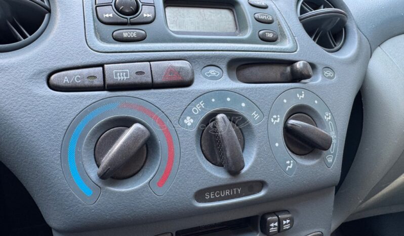 
								Toyota Yaris full									